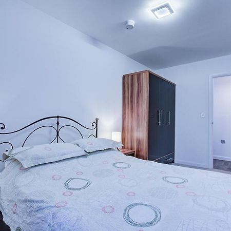 Luxury 2 Bed Flat In A New Block In East Acton Leilighet London Eksteriør bilde