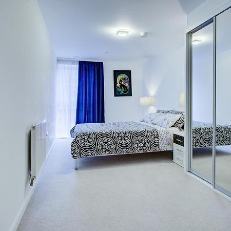 Luxury 2 Bed Flat In A New Block In East Acton Leilighet London Eksteriør bilde