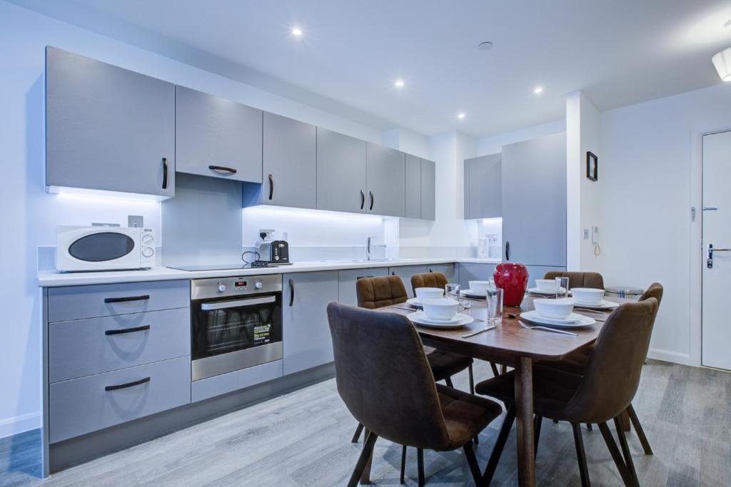 Luxury 2 Bed Flat In A New Block In East Acton Leilighet London Eksteriør bilde