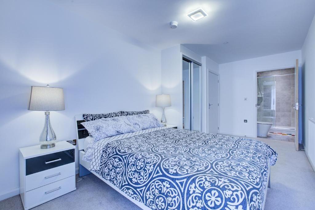 Luxury 2 Bed Flat In A New Block In East Acton Leilighet London Eksteriør bilde