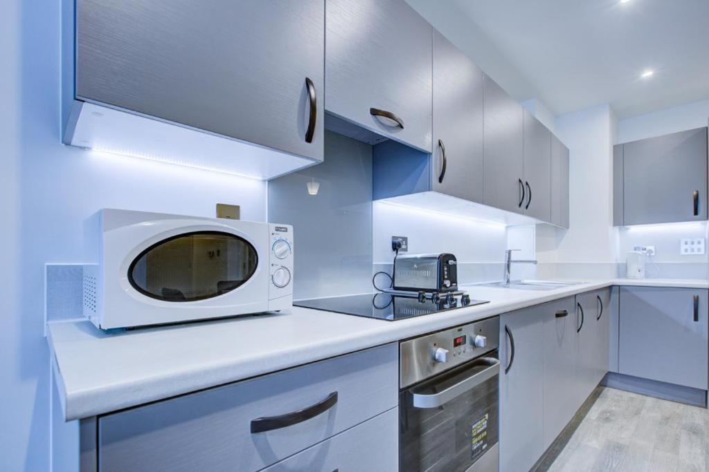 Luxury 2 Bed Flat In A New Block In East Acton Leilighet London Eksteriør bilde