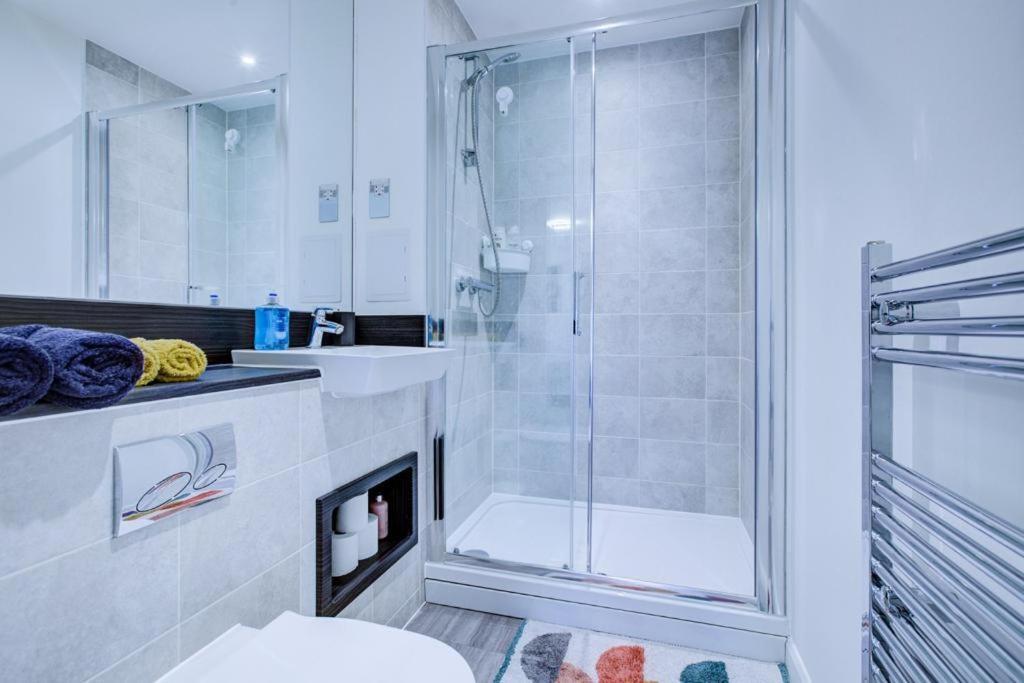 Luxury 2 Bed Flat In A New Block In East Acton Leilighet London Eksteriør bilde