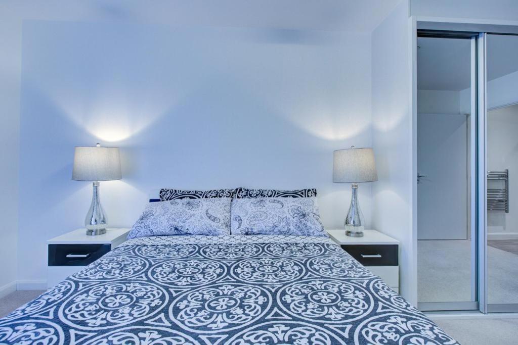 Luxury 2 Bed Flat In A New Block In East Acton Leilighet London Eksteriør bilde