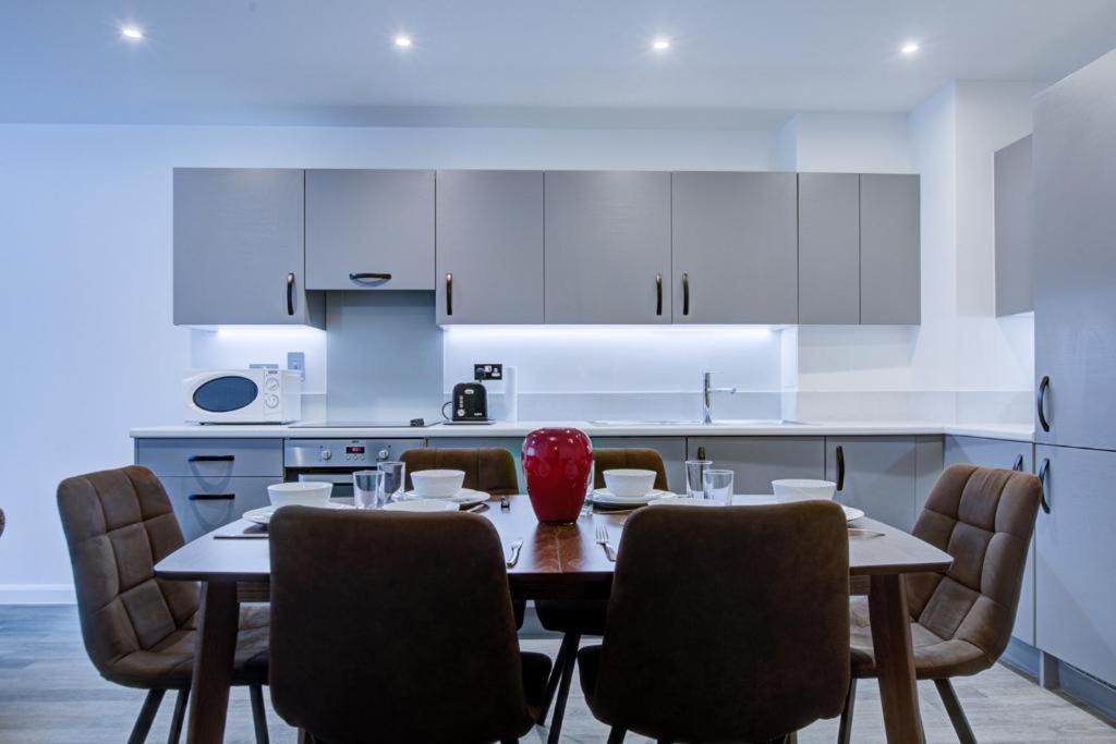 Luxury 2 Bed Flat In A New Block In East Acton Leilighet London Eksteriør bilde